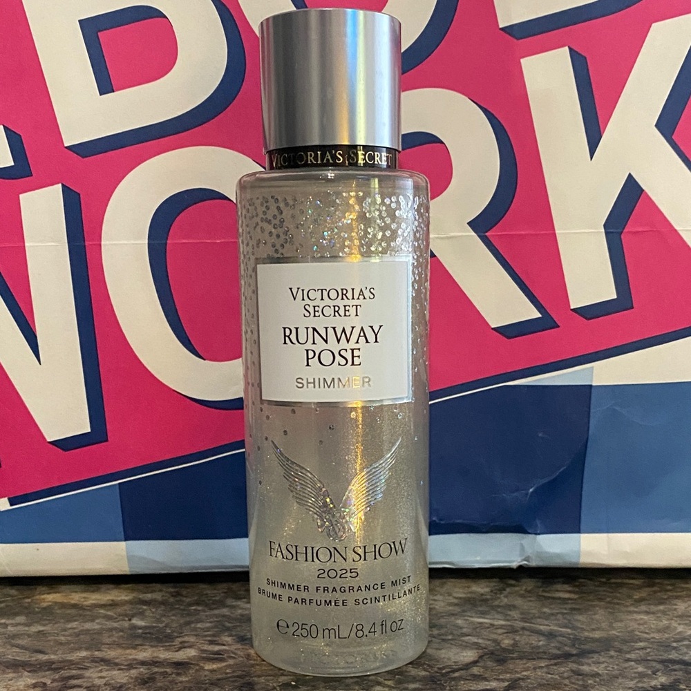 Victoria's Secret Runway Pose Shimmer Mist